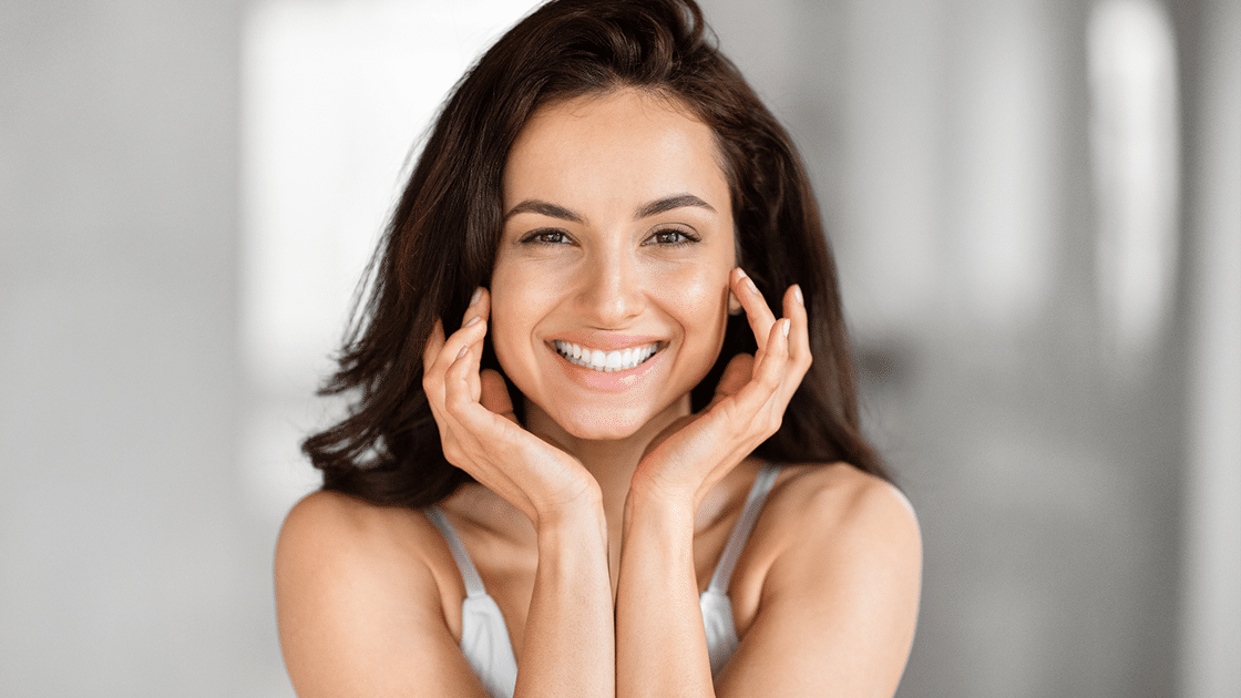 Lady With Dark Hair And Pretty Smile 